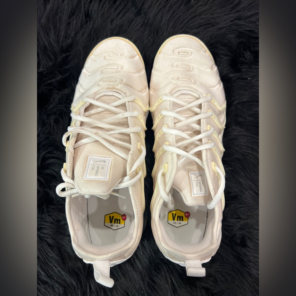 NIKE AIR VAPORMAX PLUS | Triple White | Size 11M - Picture 2 of 9